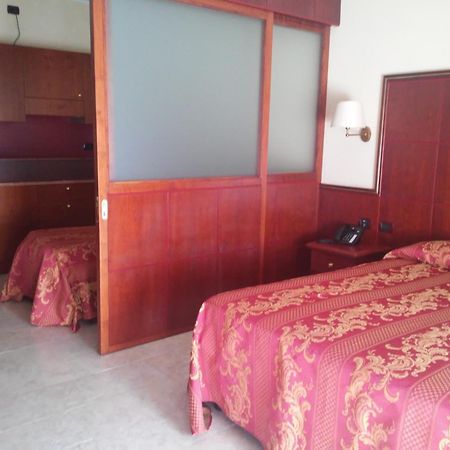 Hotel Relais Dei Normanni Monte SantʼAngelo Esterno foto
