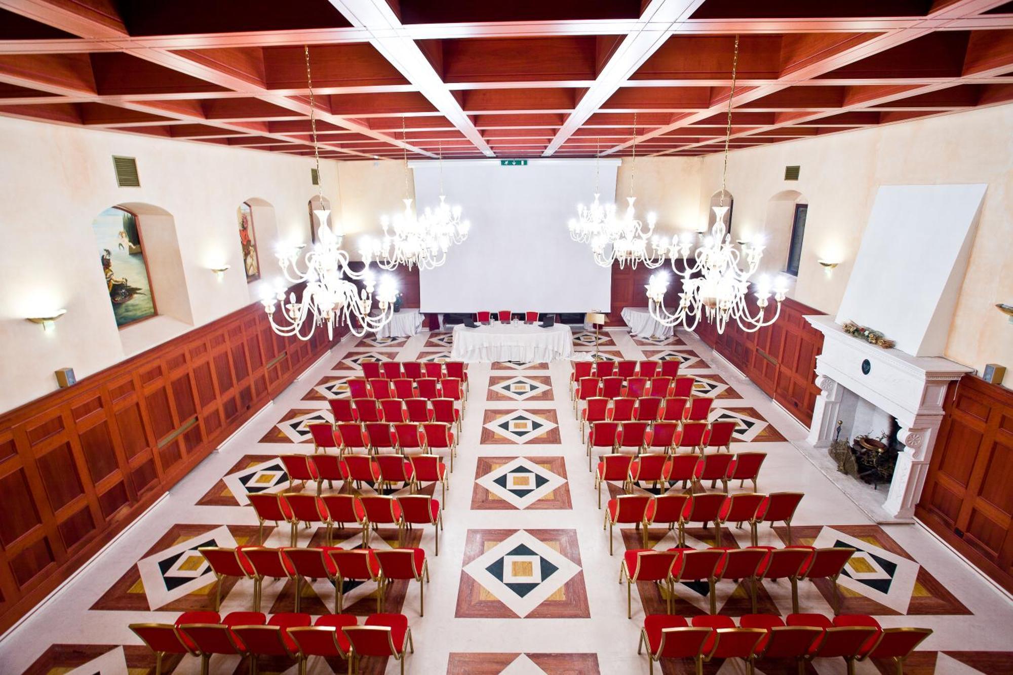 Hotel Relais Dei Normanni Monte SantʼAngelo Esterno foto