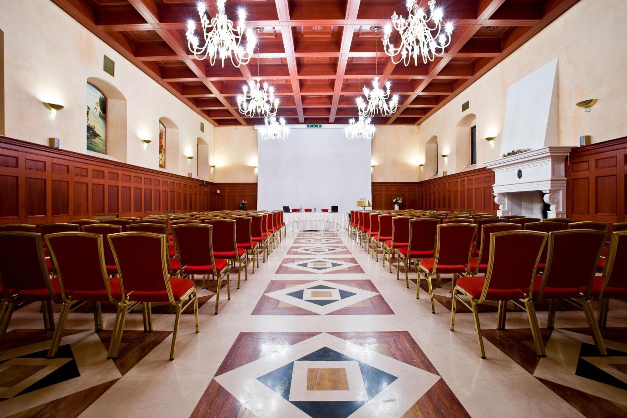 Hotel Relais Dei Normanni Monte SantʼAngelo Esterno foto