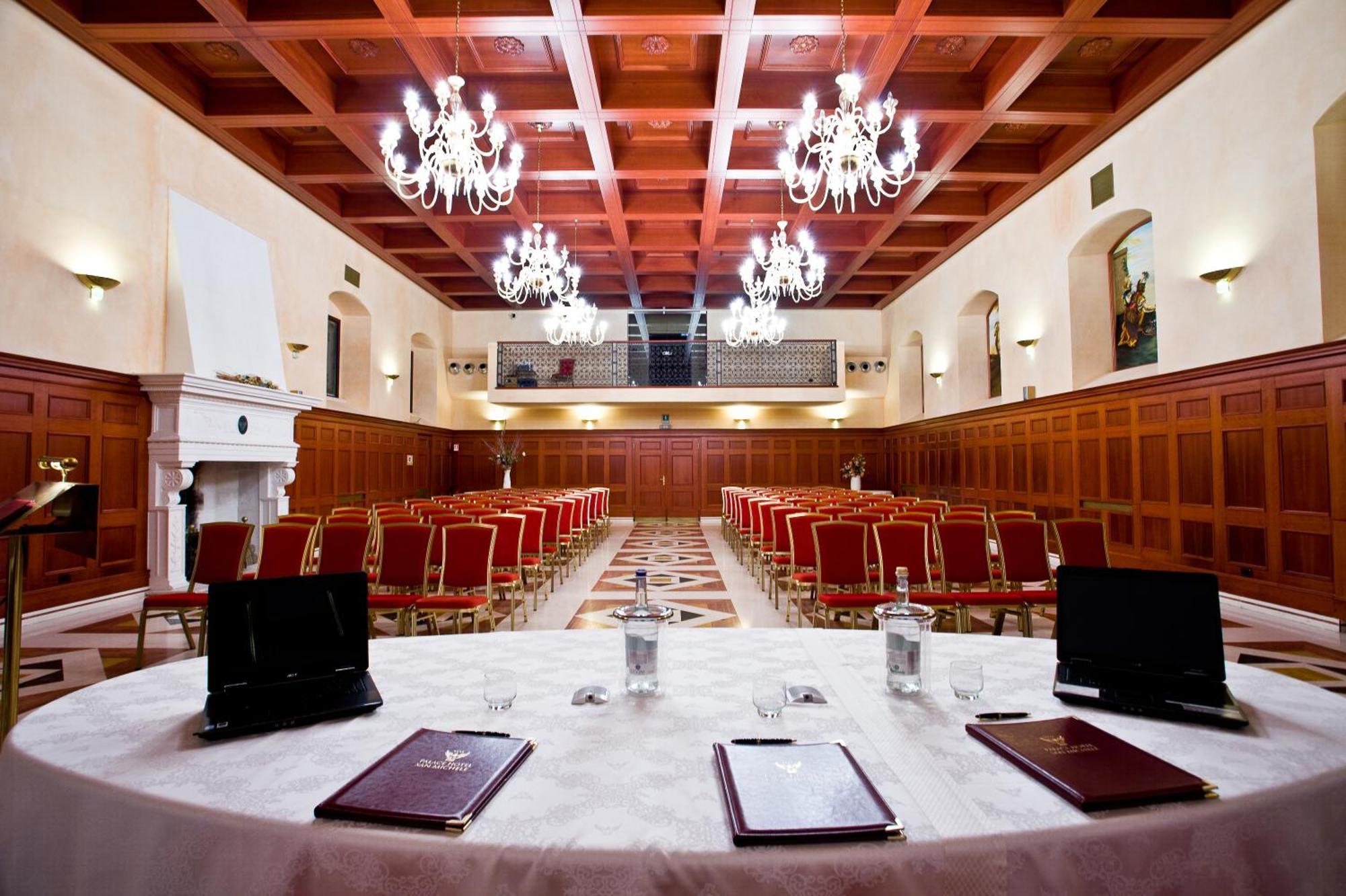 Hotel Relais Dei Normanni Monte SantʼAngelo Esterno foto