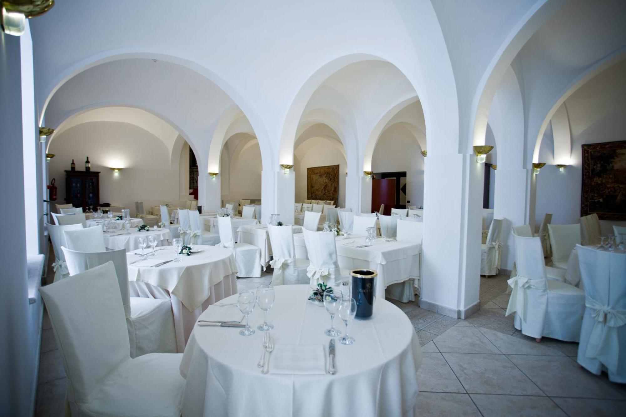 Hotel Relais Dei Normanni Monte SantʼAngelo Esterno foto