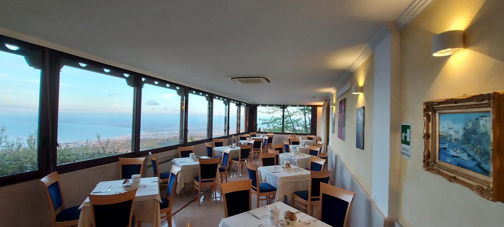 Hotel Relais Dei Normanni Monte SantʼAngelo Esterno foto