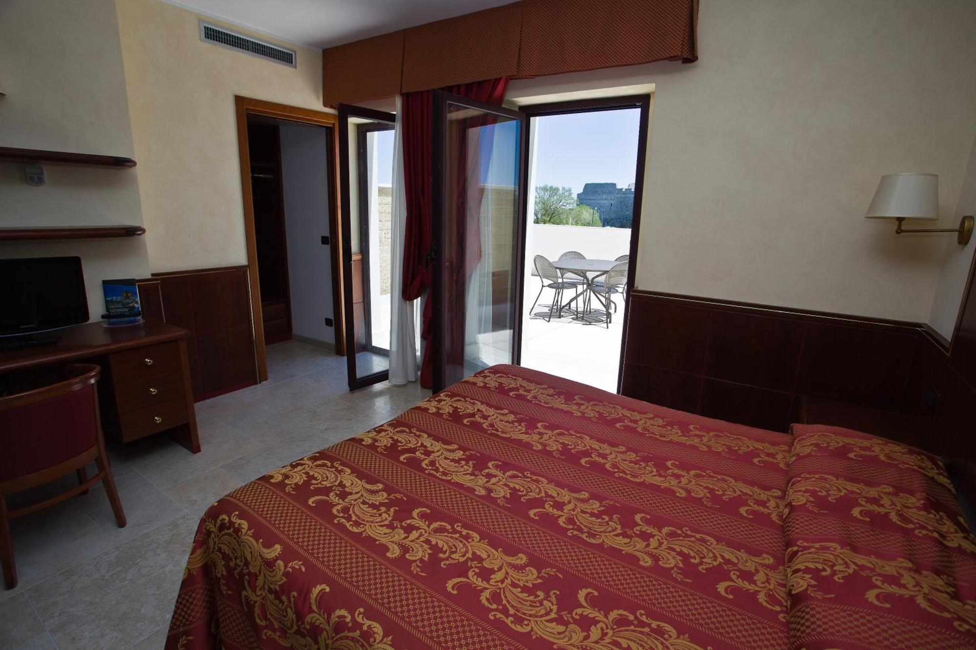 Hotel Relais Dei Normanni Monte SantʼAngelo Esterno foto