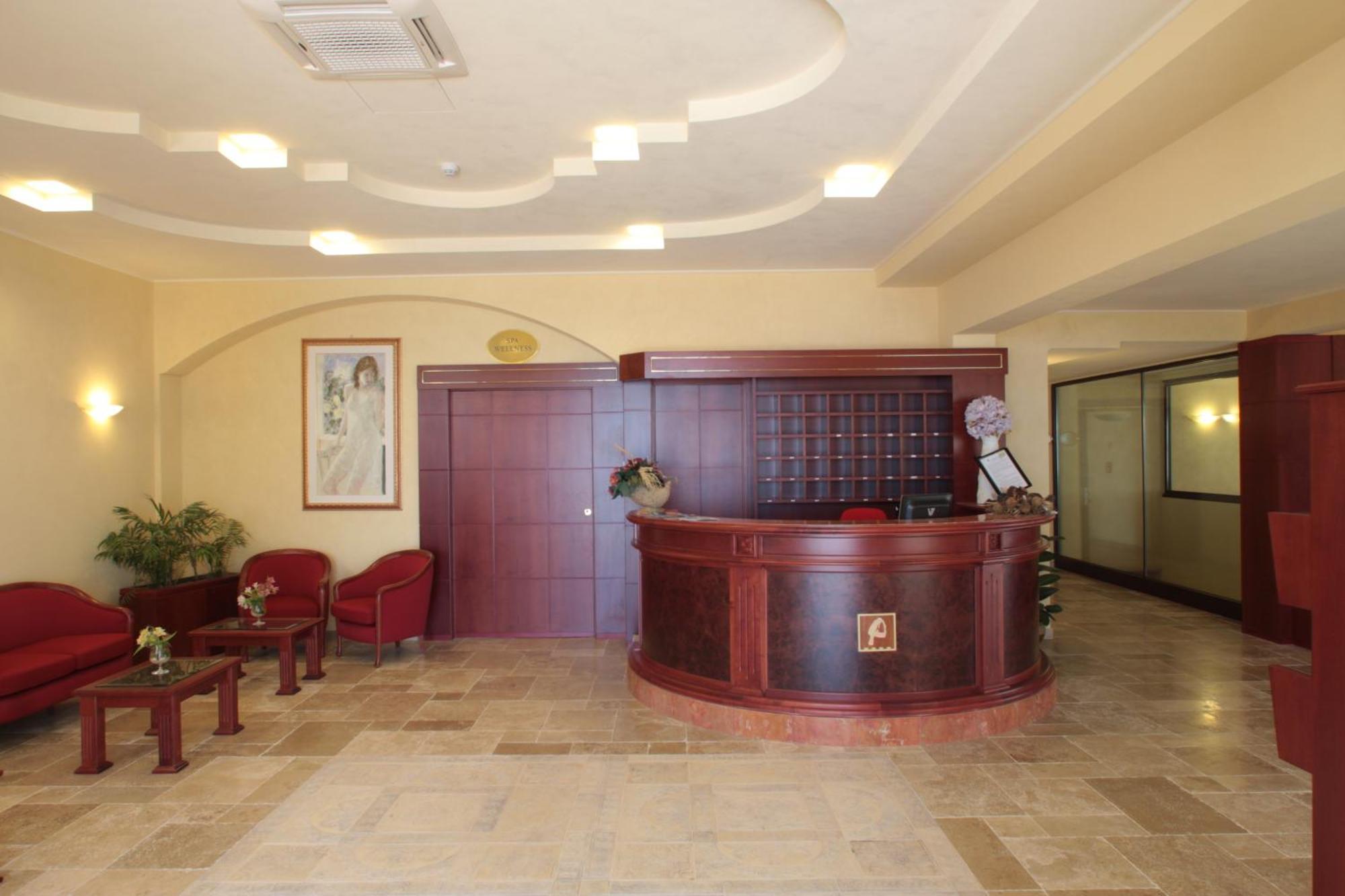 Hotel Relais Dei Normanni Monte SantʼAngelo Esterno foto