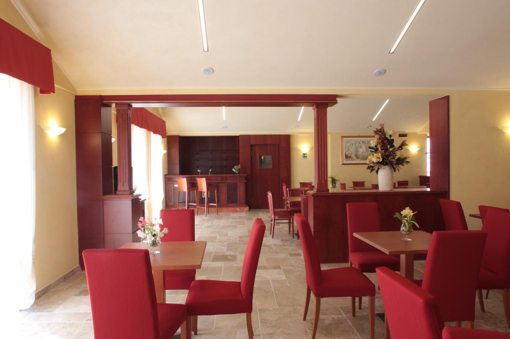 Hotel Relais Dei Normanni Monte SantʼAngelo Esterno foto