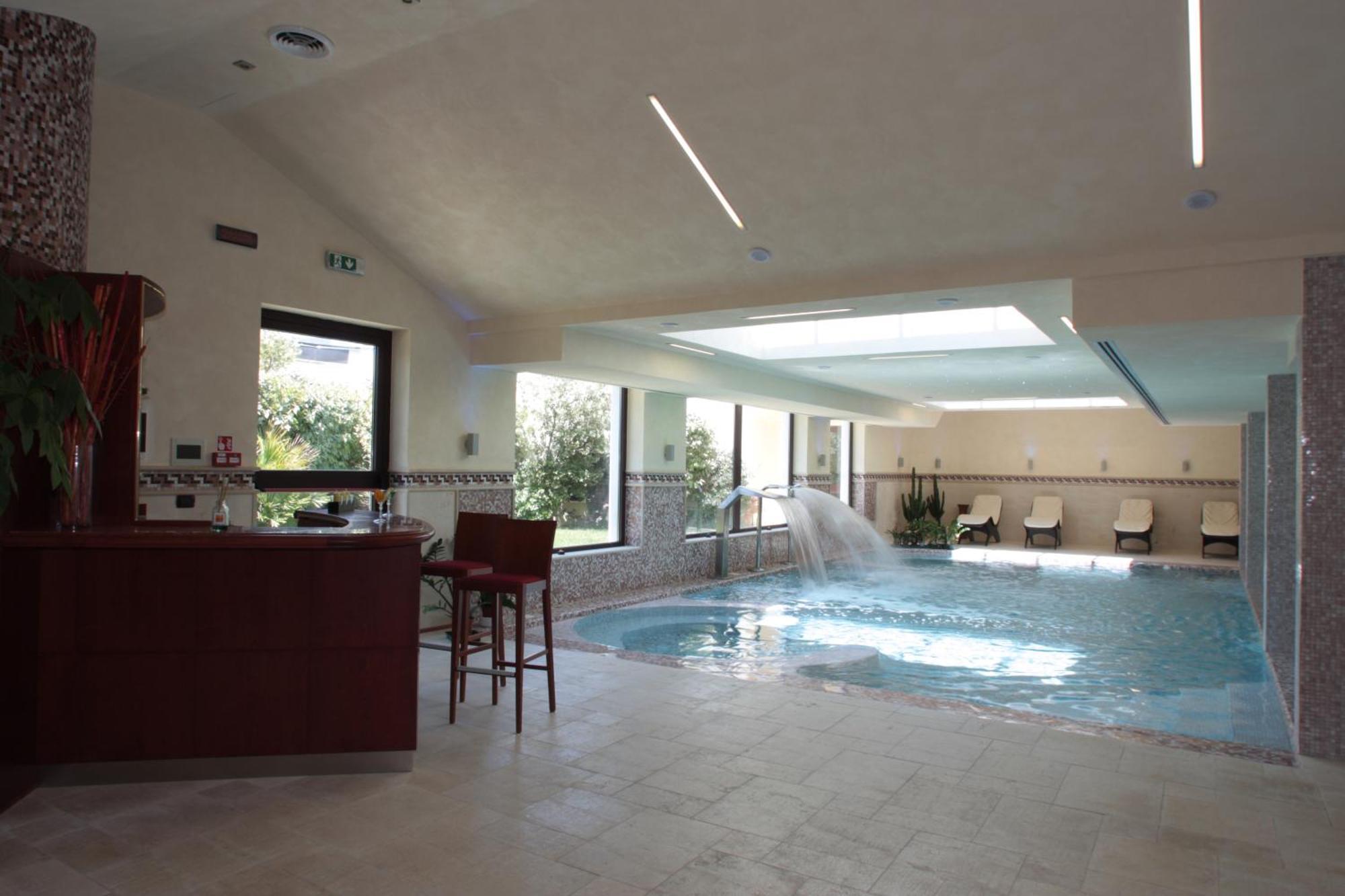 Hotel Relais Dei Normanni Monte SantʼAngelo Esterno foto