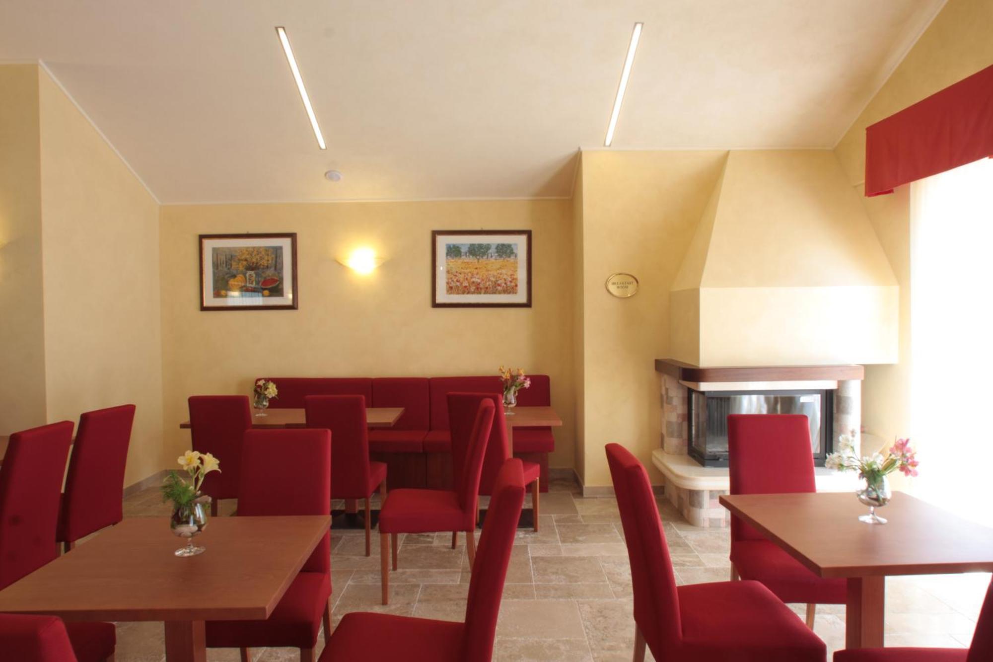 Hotel Relais Dei Normanni Monte SantʼAngelo Esterno foto