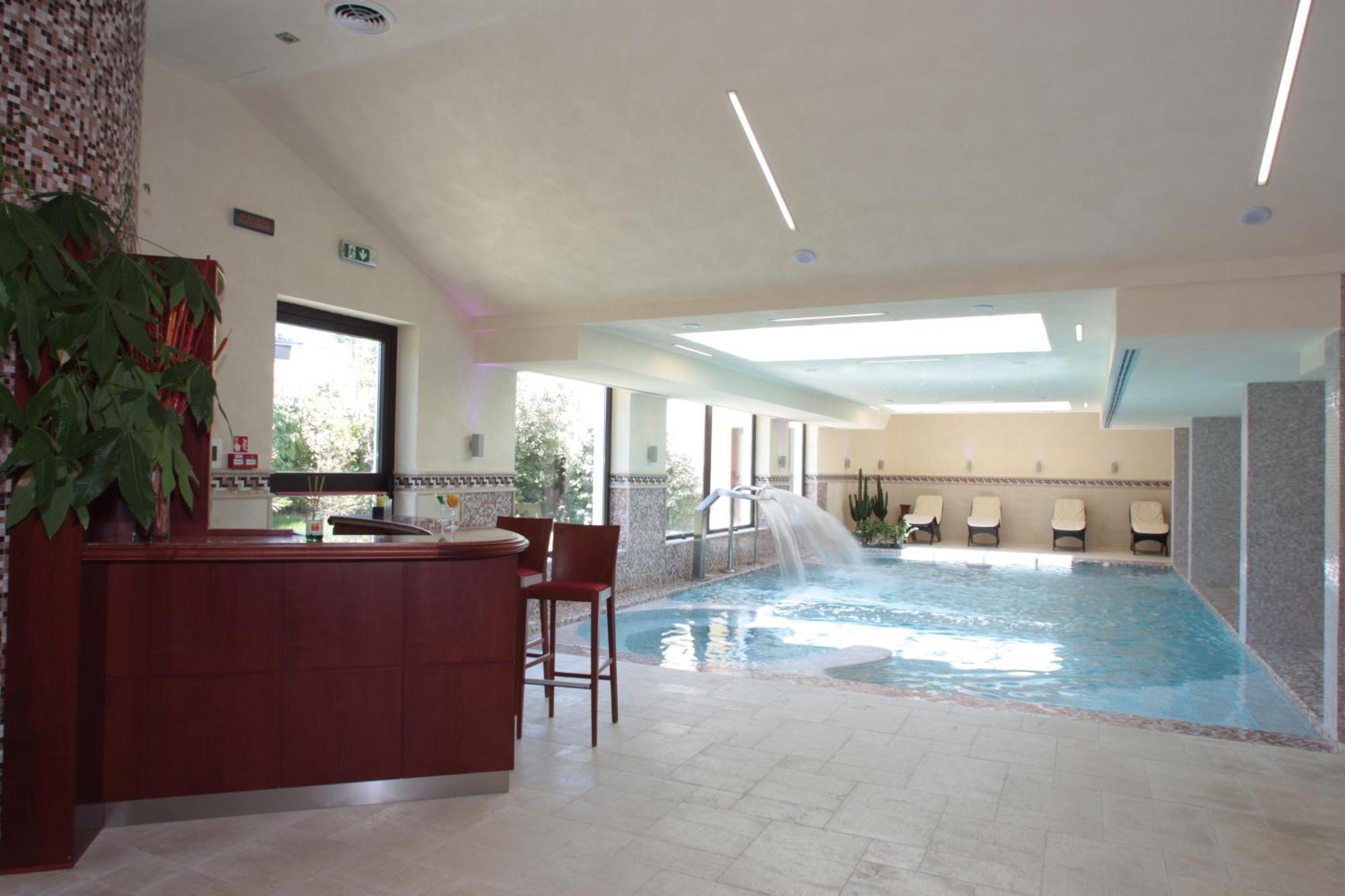 Hotel Relais Dei Normanni Monte SantʼAngelo Esterno foto